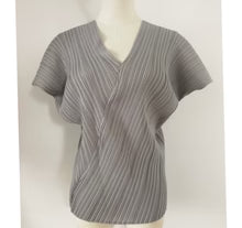 Ecla Pleated Top